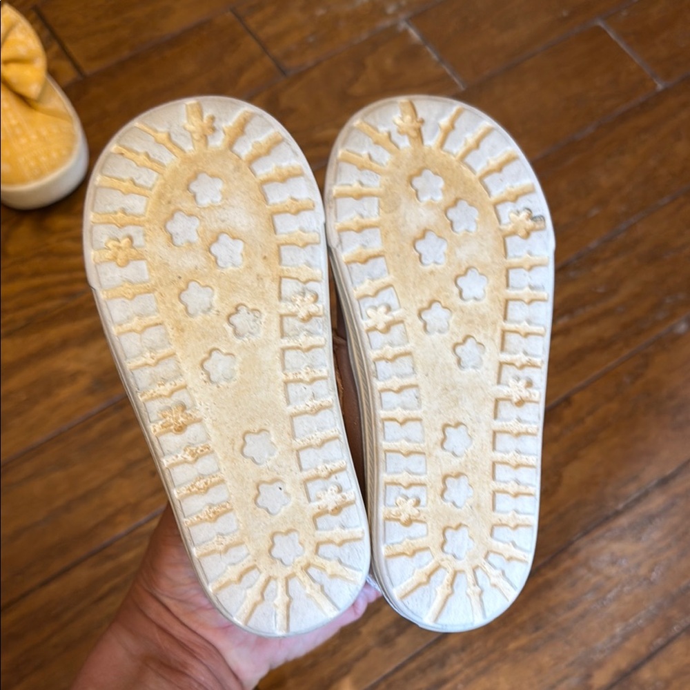 Keds, Toms, Vans, Stride Rite, OshKosh Shoes - Picture 14 of 16